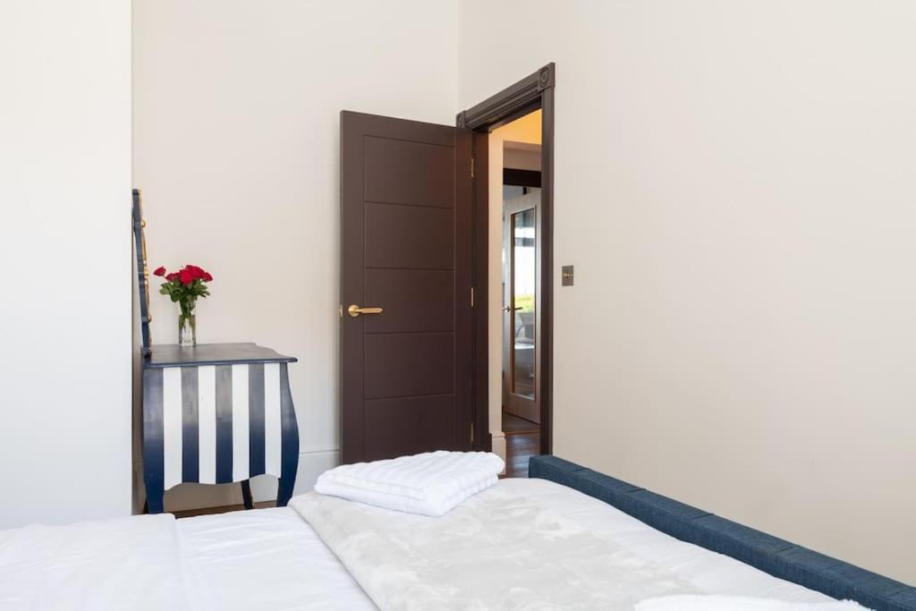 Stylish Beachfront Bolthole With Stunning Sea Views And Luxury Touches 荷尼湾 外观 照片