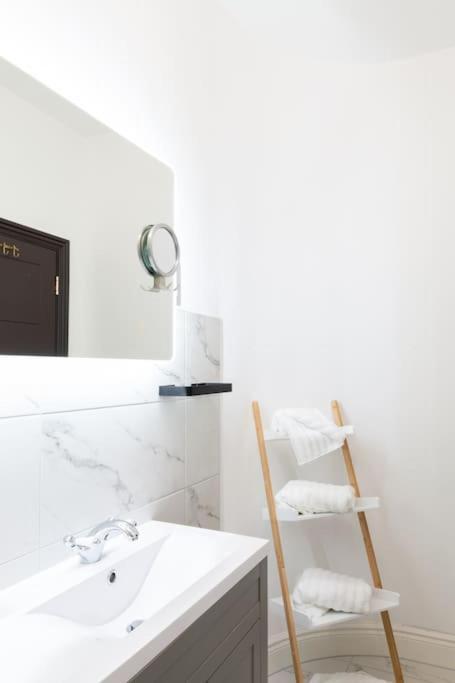 Stylish Beachfront Bolthole With Stunning Sea Views And Luxury Touches 荷尼湾 外观 照片