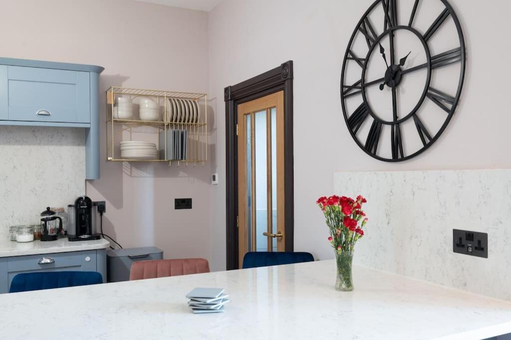 Stylish Beachfront Bolthole With Stunning Sea Views And Luxury Touches 荷尼湾 外观 照片