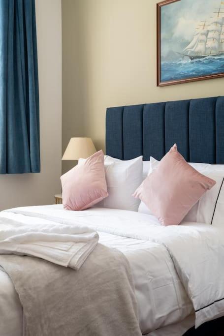 Stylish Beachfront Bolthole With Stunning Sea Views And Luxury Touches 荷尼湾 外观 照片