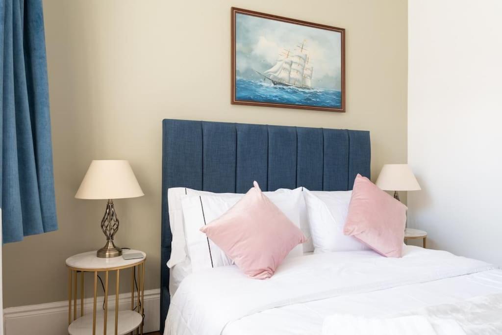 Stylish Beachfront Bolthole With Stunning Sea Views And Luxury Touches 荷尼湾 外观 照片