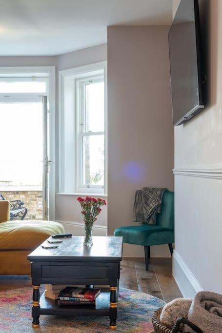 Stylish Beachfront Bolthole With Stunning Sea Views And Luxury Touches 荷尼湾 外观 照片