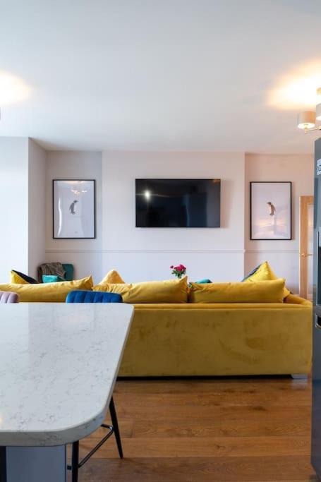 Stylish Beachfront Bolthole With Stunning Sea Views And Luxury Touches 荷尼湾 外观 照片