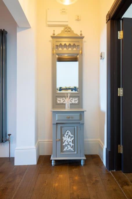 Stylish Beachfront Bolthole With Stunning Sea Views And Luxury Touches 荷尼湾 外观 照片