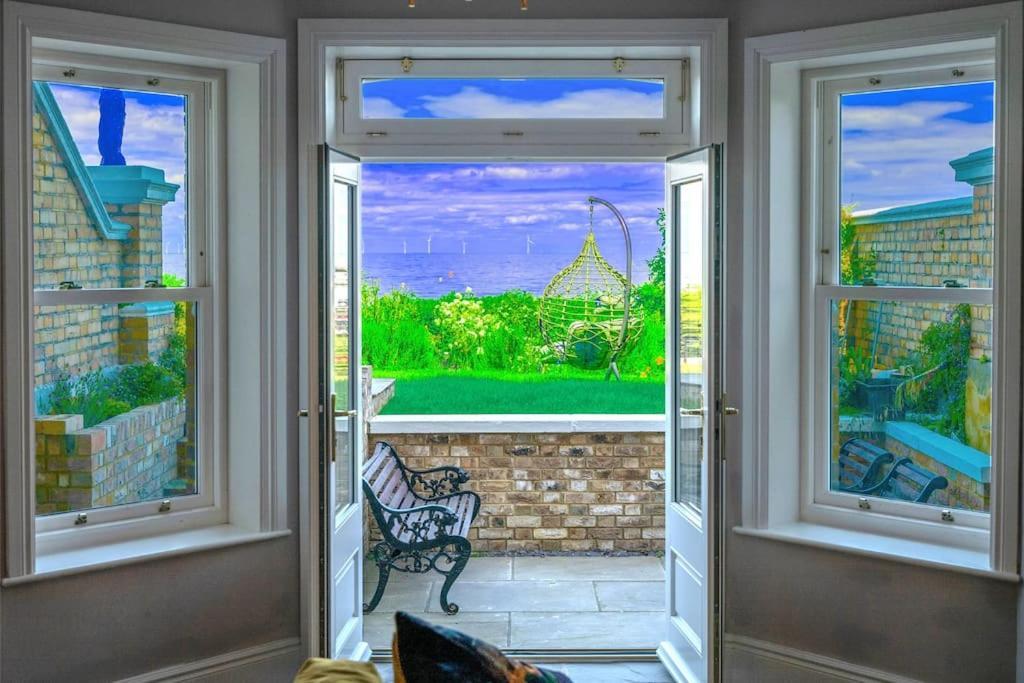 Stylish Beachfront Bolthole With Stunning Sea Views And Luxury Touches 荷尼湾 外观 照片