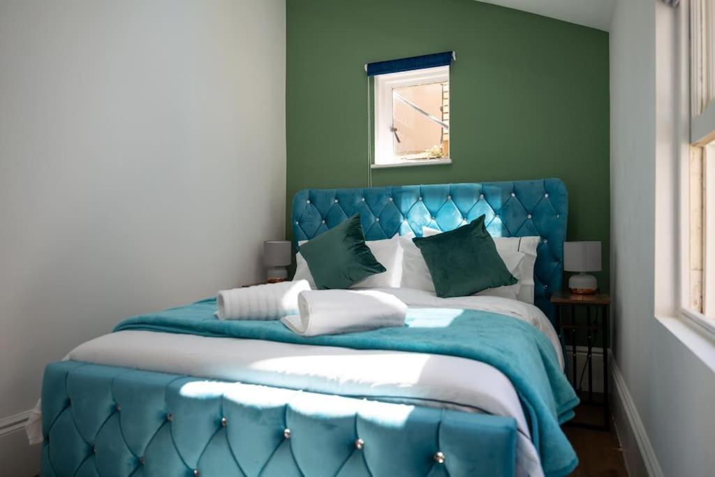 Stylish Beachfront Bolthole With Stunning Sea Views And Luxury Touches 荷尼湾 外观 照片