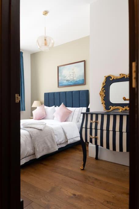 Stylish Beachfront Bolthole With Stunning Sea Views And Luxury Touches 荷尼湾 外观 照片