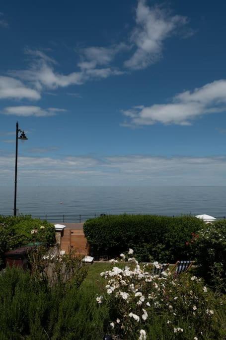 Stylish Beachfront Bolthole With Stunning Sea Views And Luxury Touches 荷尼湾 外观 照片